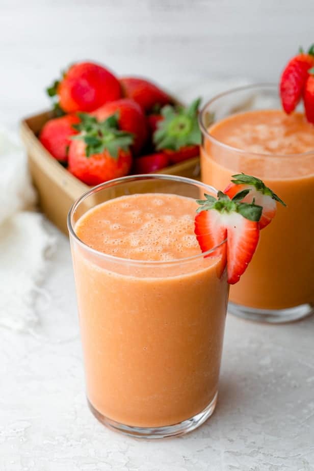 Strawberry Mango Smoothie {Easy, Creamy, Healthy} –