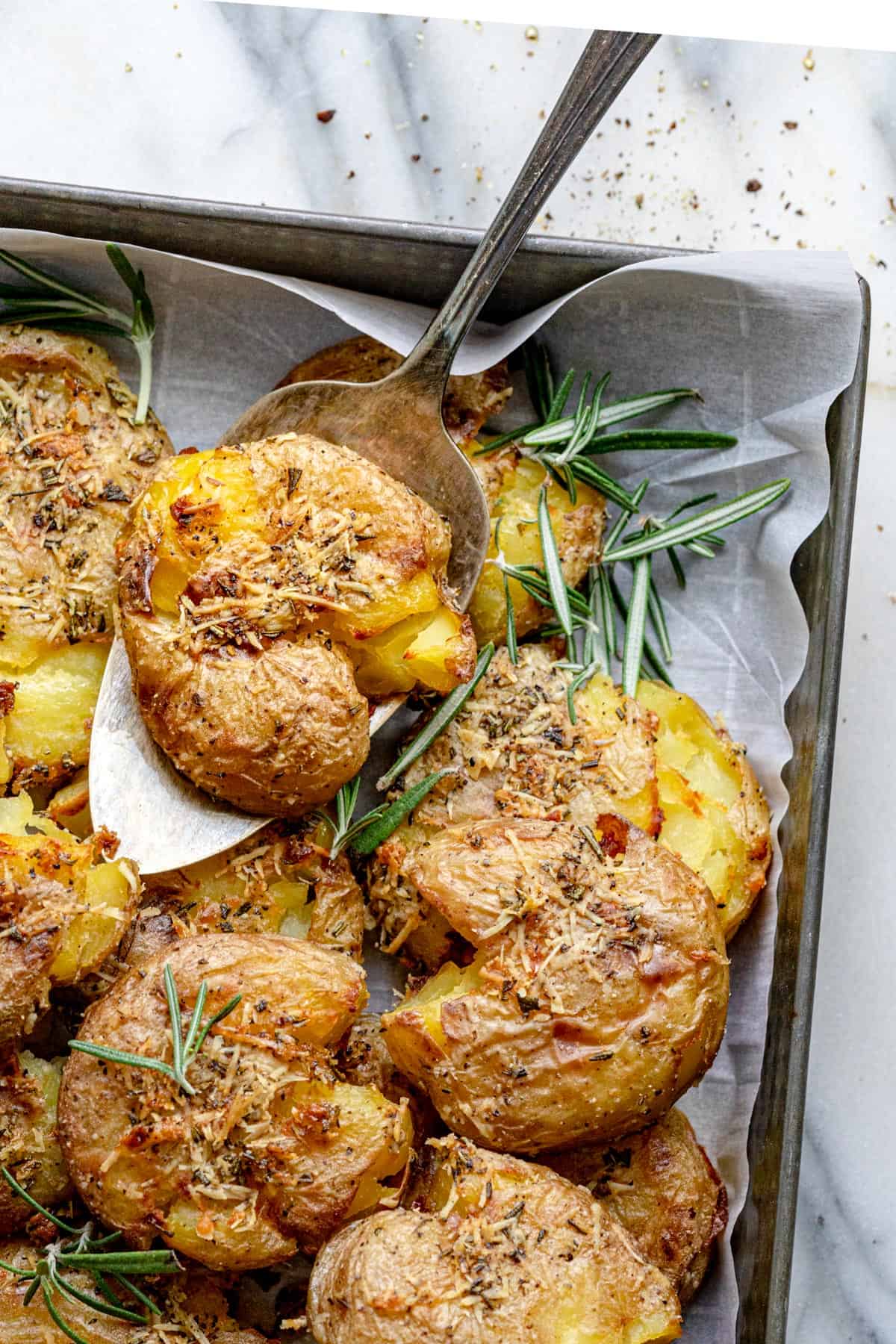 Garlic Smashed Potatoes {Parmesan & Rosemary too!} - FeelGoodFoodie