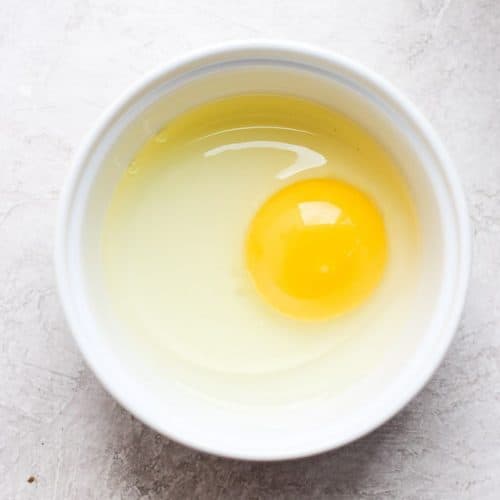 How to Poach Eggs {Easy Tutorial} - Feel Good Foodie