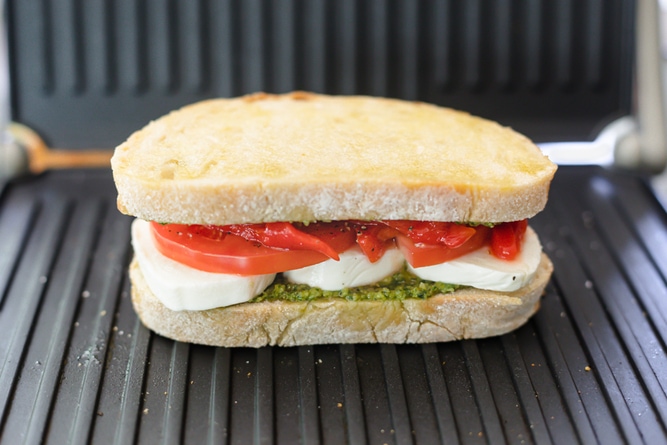 Grilled Mozzarella Sandwich - FeelGoodFoodie