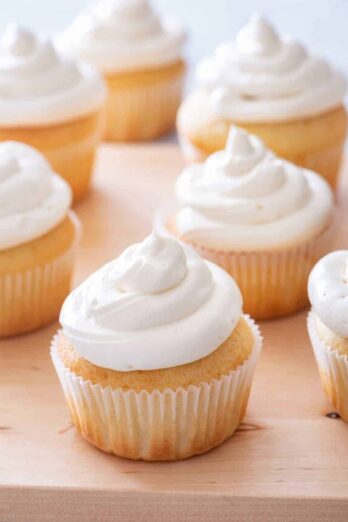 cropped-vanilla-cupcakes-16.jpg