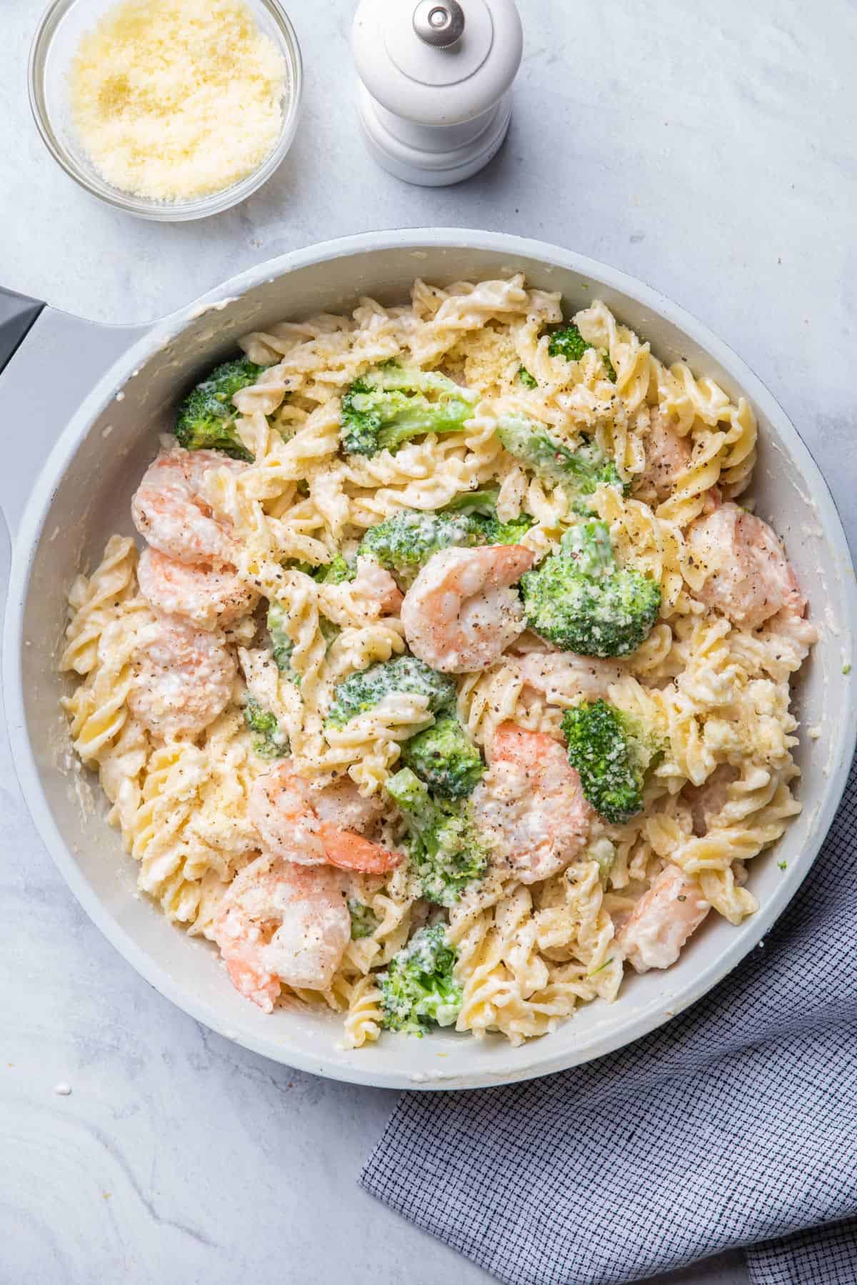Final cooked broccoli shrimp pasta in a large pan
