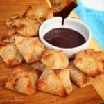 These Peanut Butter & Banana Pockets are made with only 3 ingredients and a dash of cinnamon for a crispy warm tasty treat everyone will enjoy!