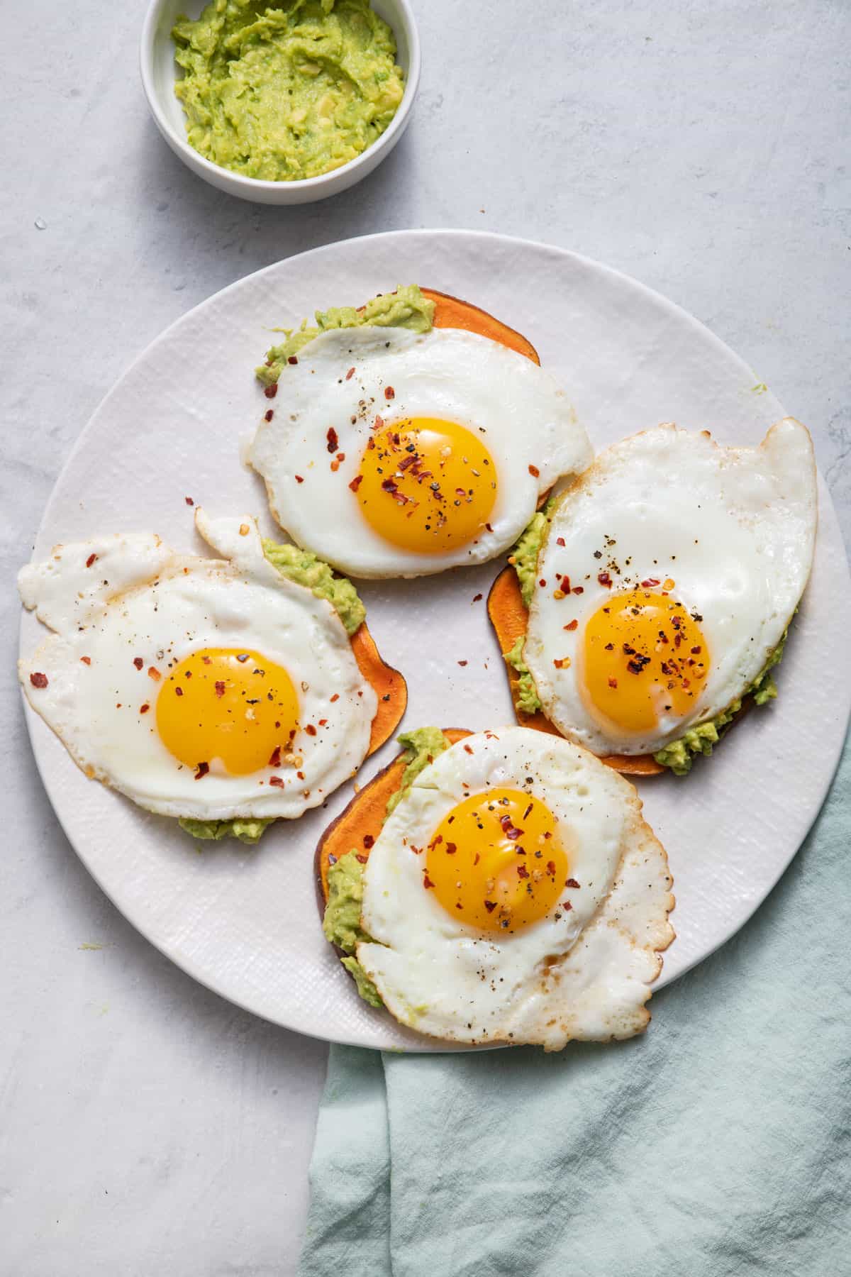 Avocado and Egg Meal Prep {Make Ahead Breakfast} - FeelGoodFoodie