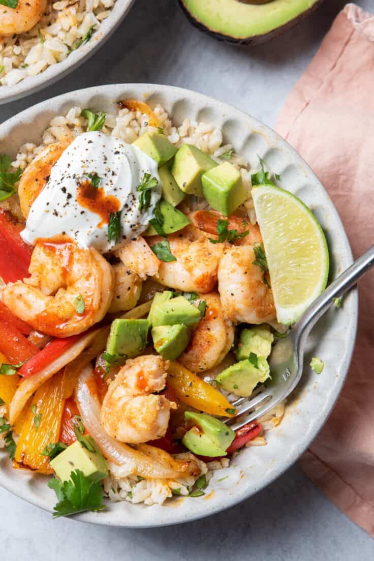 Shrimp Fajita Bowls {With Cilantro Lime Rice} - Feel Good Foodie