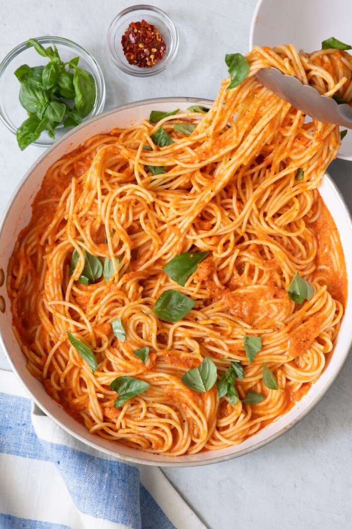 Creamy Roasted Red Pepper Pasta - FeelGoodFoodie