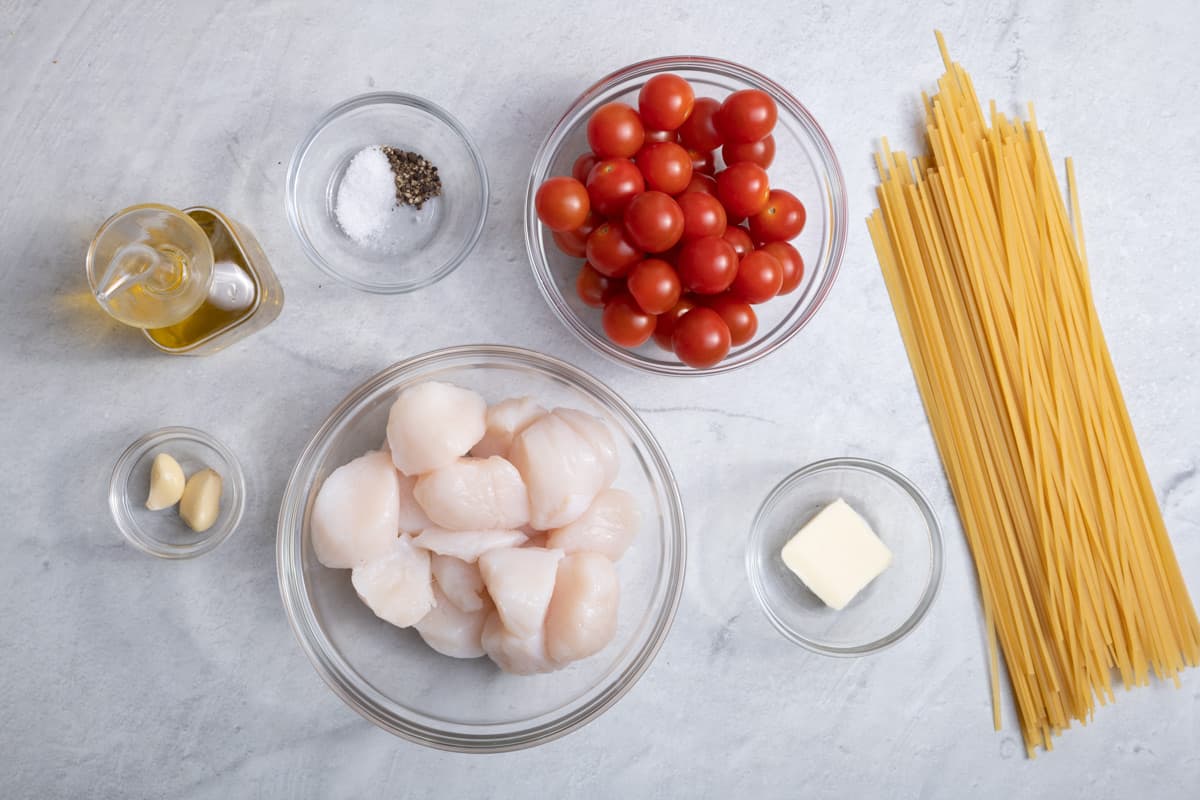 https://feelgoodfoodie.net/wp-content/uploads/2017/07/Pan-Seared-Scallops-with-Pasta-01.jpg