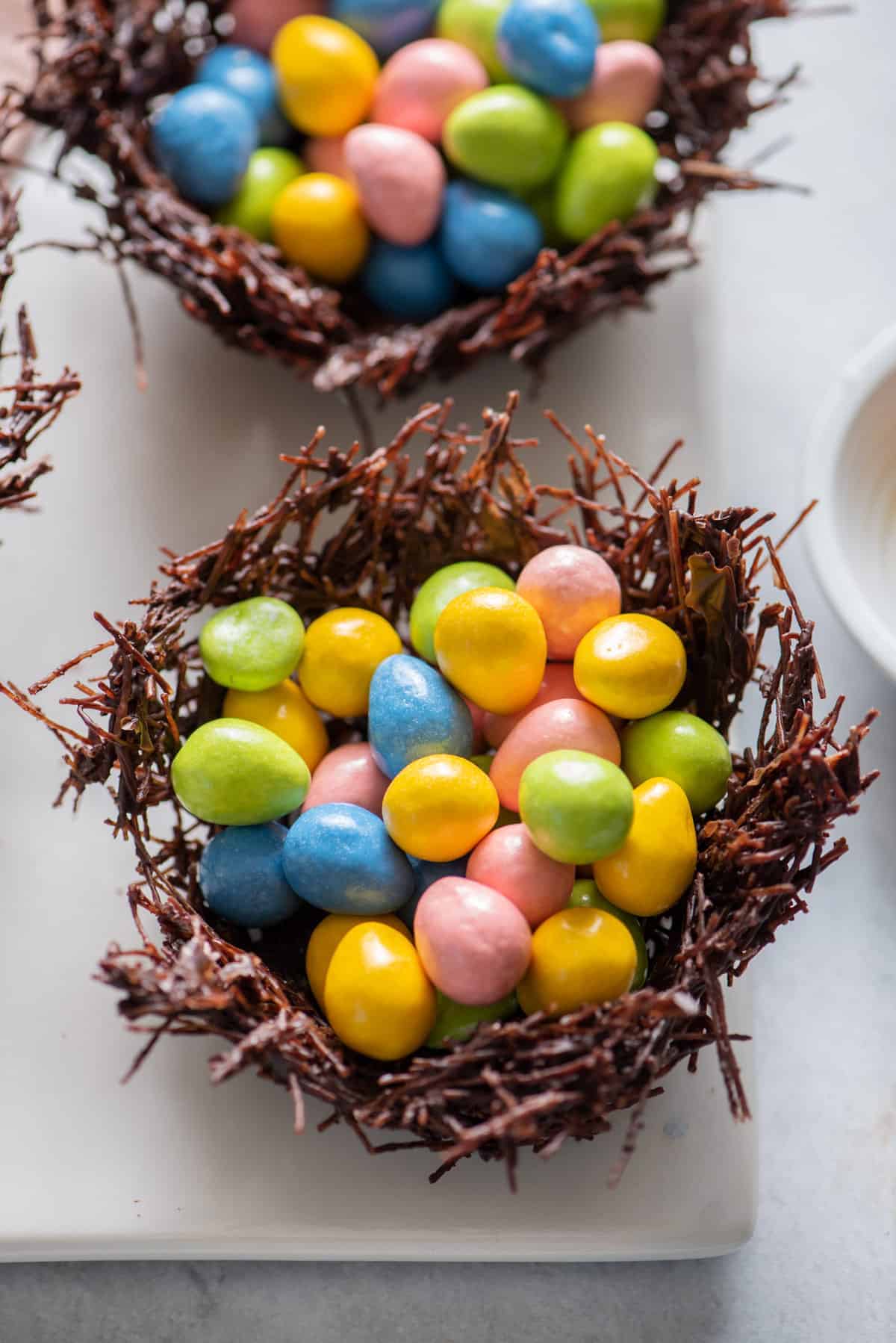 These Easter Chocolate Nest are an adorable treat to make with your kids. They are super cute, fun to make and very delicious. I used vermicelli rice with melted chocolate and molded around a muffin tin to make the nests - such a creative DIY craft idea for children with a fun treat to eat in the end.
