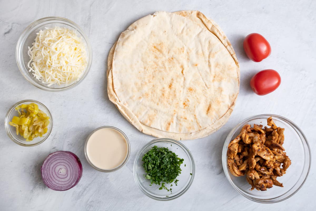 Ingredients to make the pita pizza