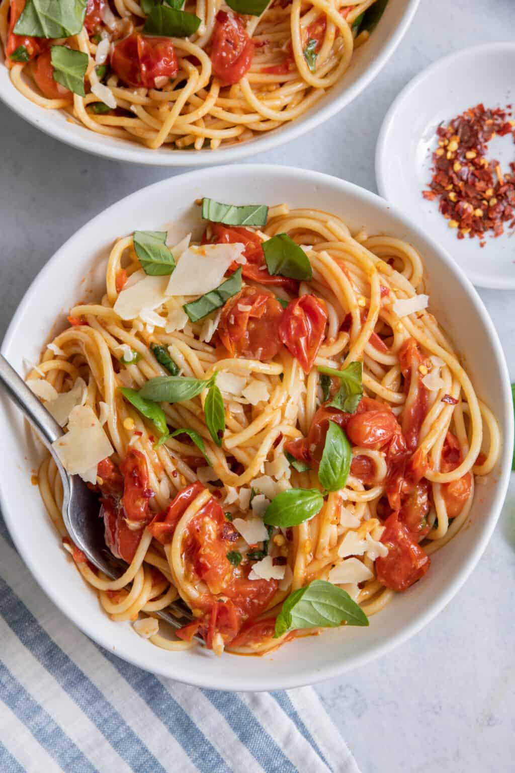 Pasta With Cherry Tomatoes - Feel Good Foodie