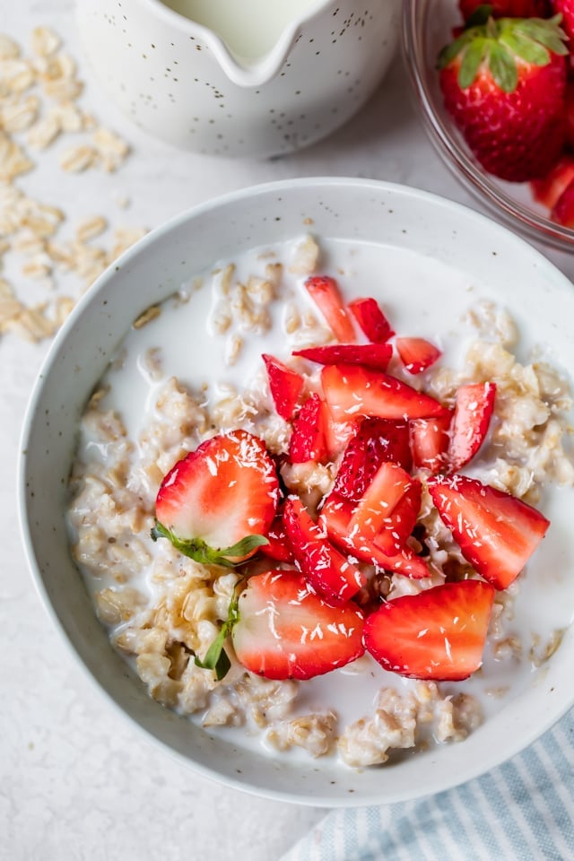 How to make oatmeal - strawberries and cream variation