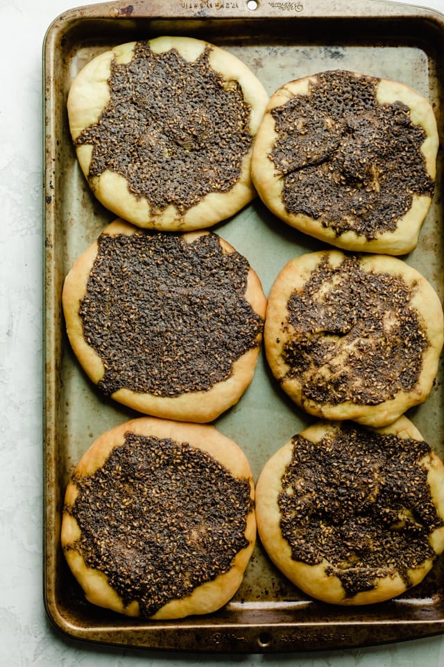 Tray with 6 manakish out of the oven