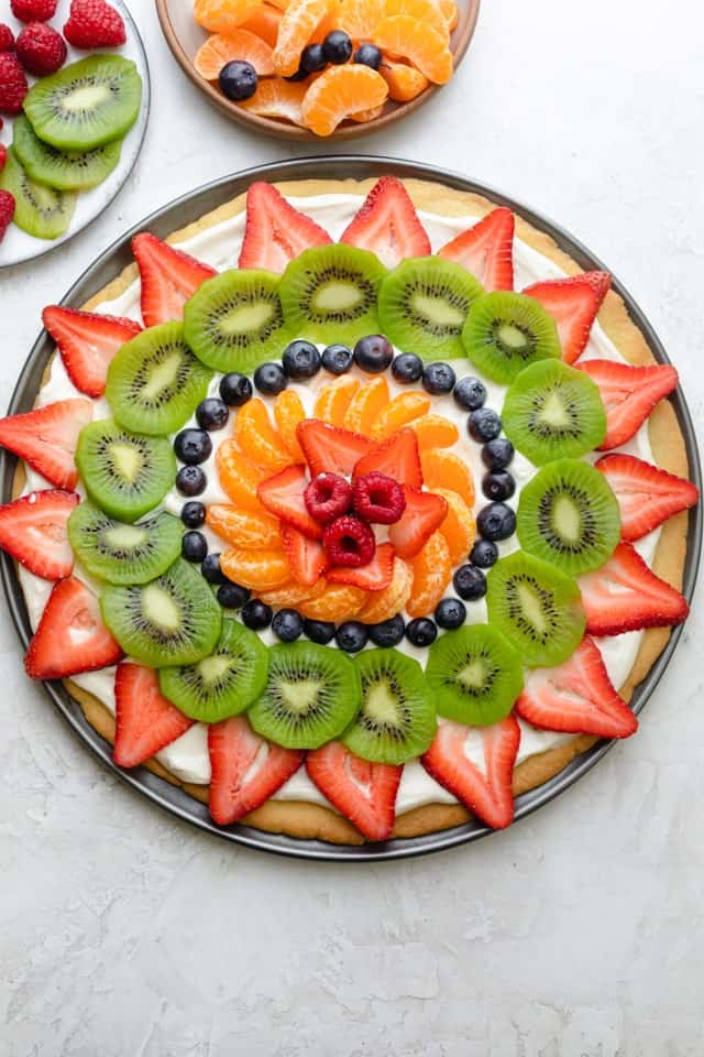 https://feelgoodfoodie.net/wp-content/uploads/2019/06/Fruit-Pizza-8.jpg