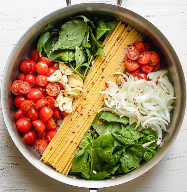 Ingredients to make the recipe: spaghetti, tomatoes, spinach, basil, onions, garlic and crushed red pepper