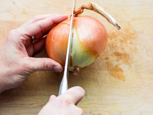 https://feelgoodfoodie.net/wp-content/uploads/2020/02/how-to-cut-onions-1-500x375.jpg