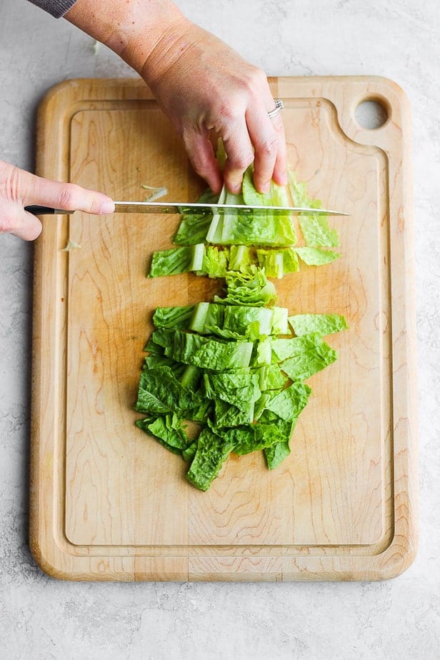 How to Cut Lettuce {Step-by-step Tutorial} - FeelGoodFoodie