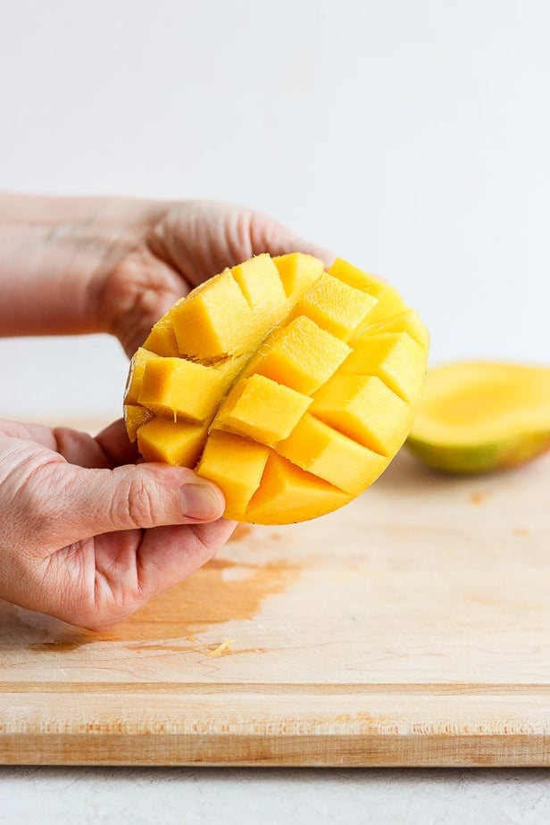 How to Cut a Pineapple [Step-by-Step Tutorial} - FeelGoodFoodie