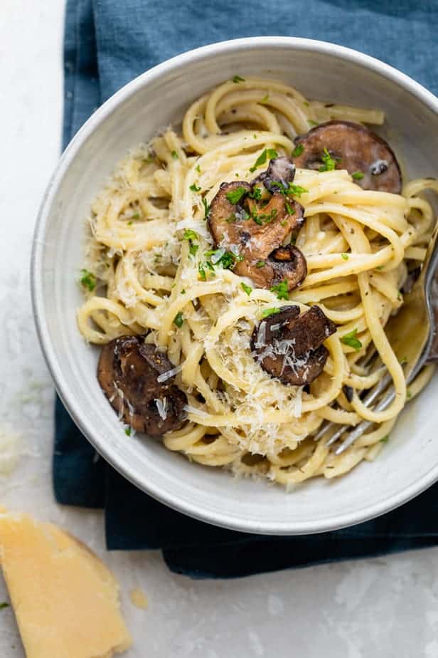 https://feelgoodfoodie.net/wp-content/uploads/2020/05/Garlic-Mushroom-Pasta-6.jpg