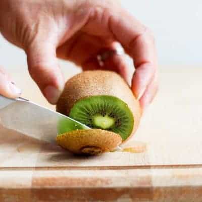 Cutting the top off a kiwi tutorial