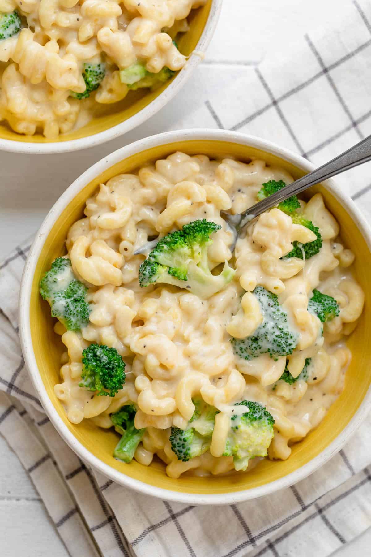 Creamy Broccoli Mac and Cheese - Damn Delicious