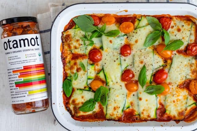 Zucchini ravioli with Otamot sauce next to it