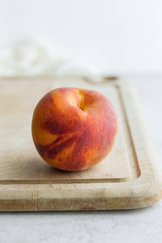 How to Cut a Peach [Step-by-Step Tutorial} - FeelGoodFoodie