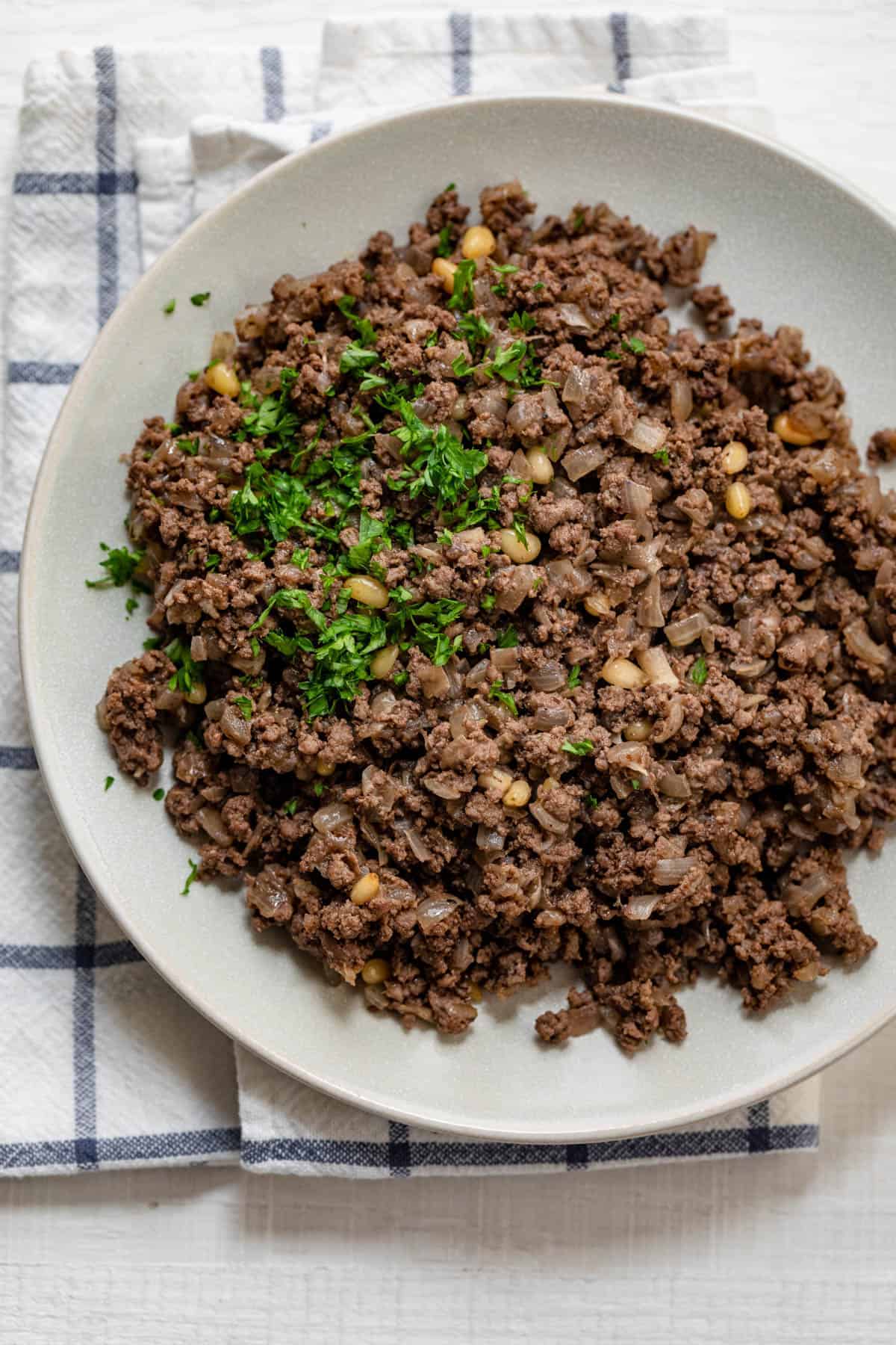 Protein Content in 1/2 Cup Ground Beef: Measuring the Protein Amount in Half  a Cup of Ground Beef