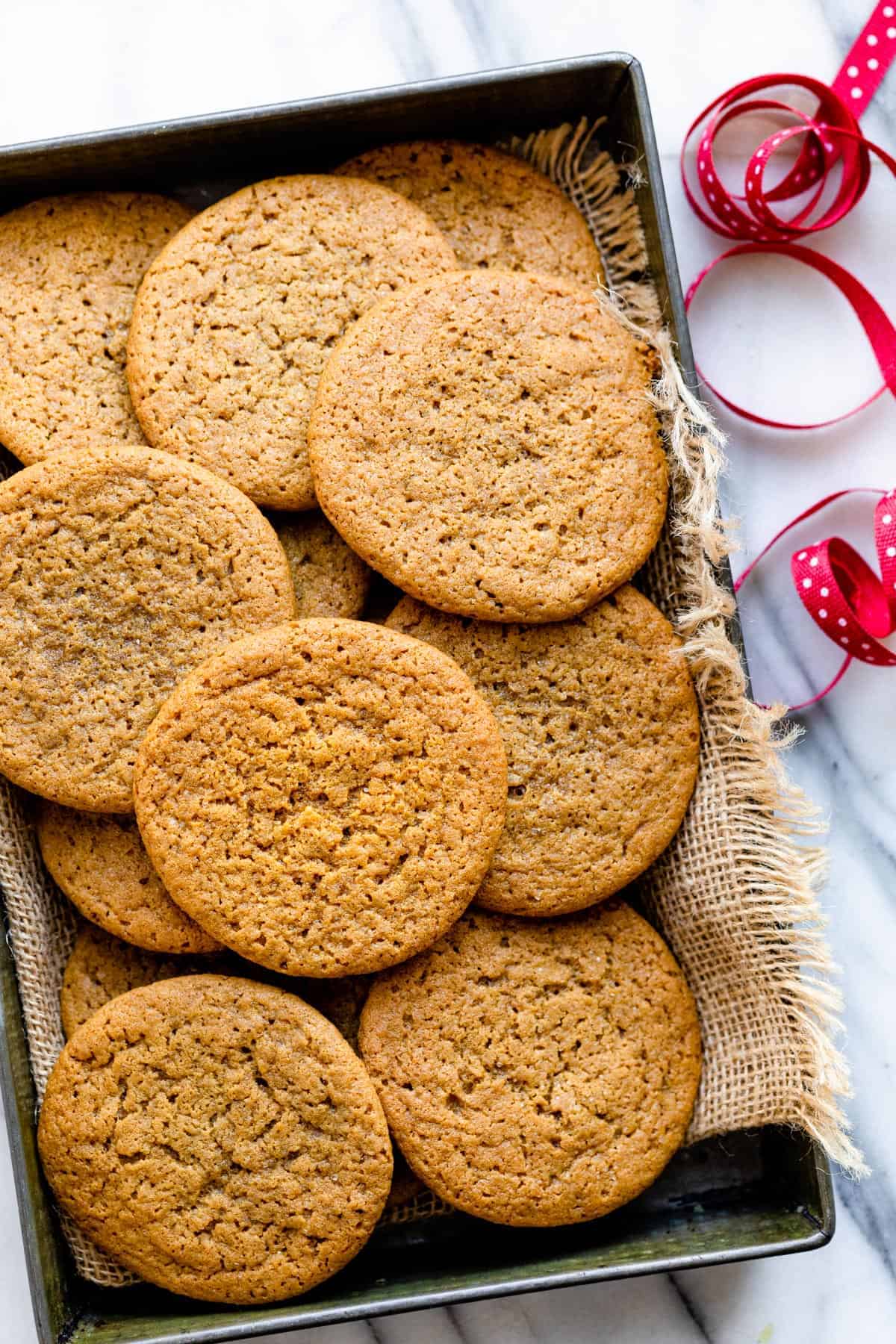 Small tin of cardamom spiced cookies