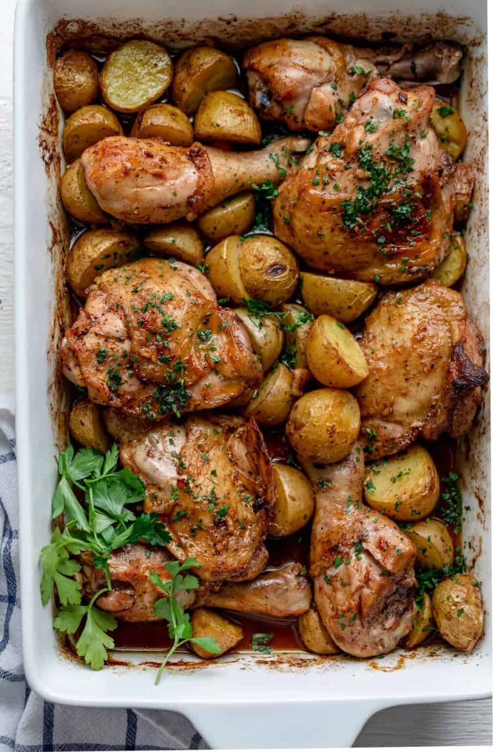 One Pan Chicken and Potoatoes | FeelGoodFoodie