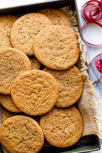 Small tin of cardamom spiced cookies