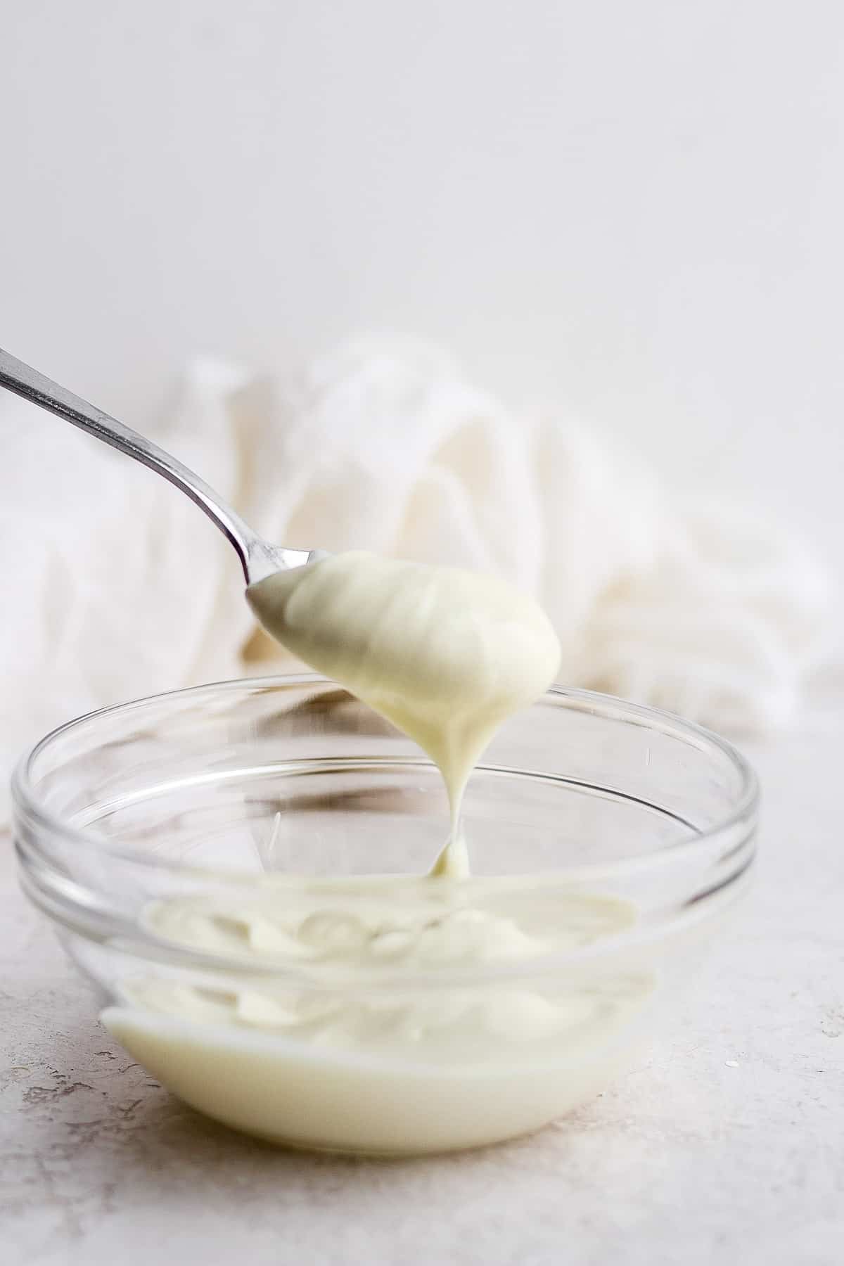 Melted white chocolate in clear glass bowl