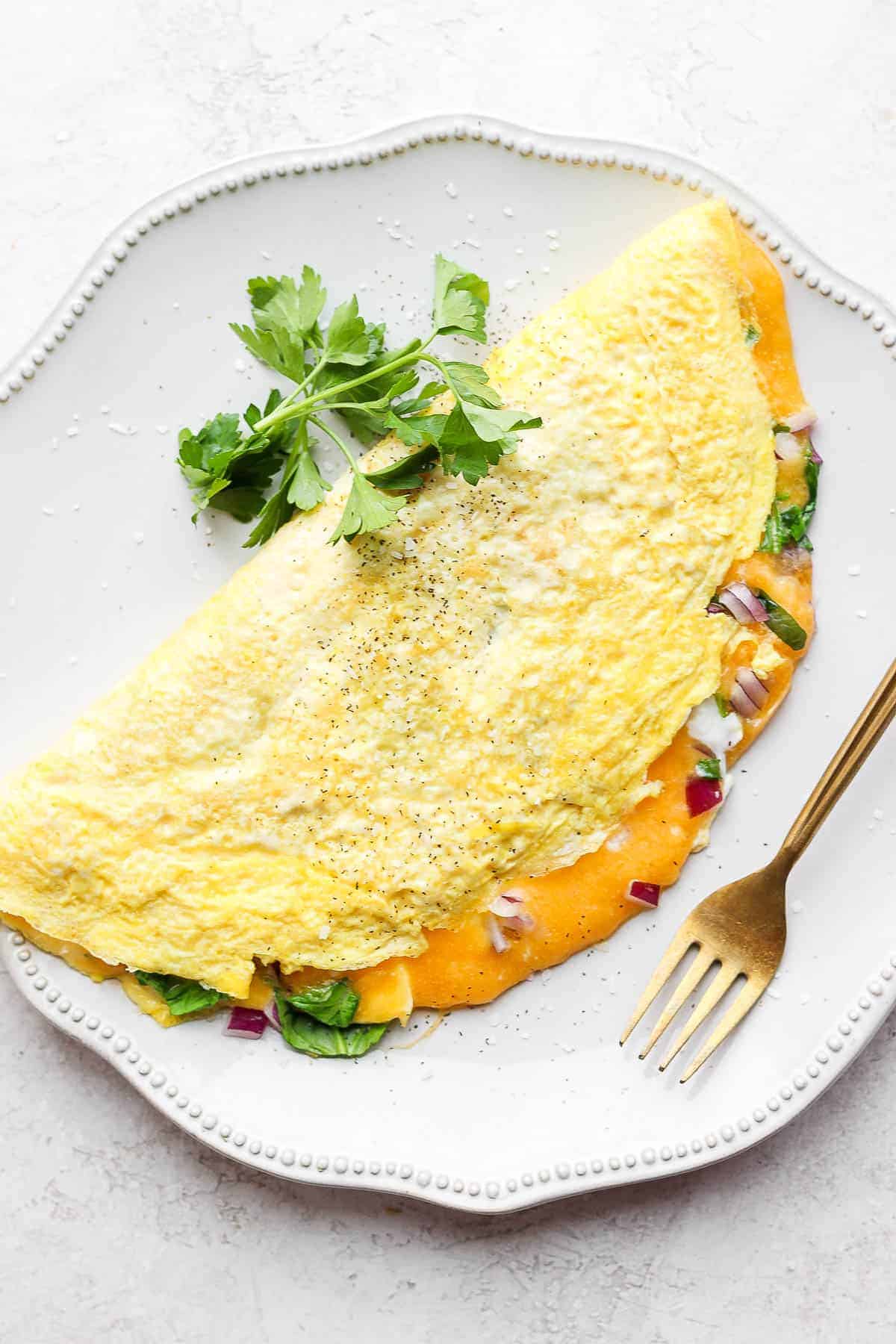 How to Make a Cheesy Omelette - FeelGoodFoodie