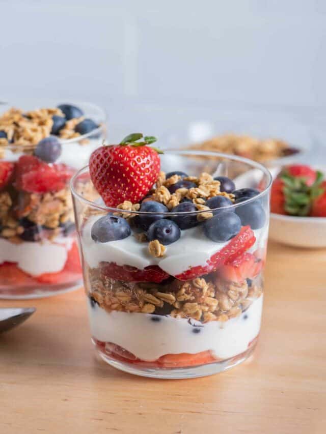 Fruit & Yogurt Parfaits {With Granola} - FeelGoodFoodie