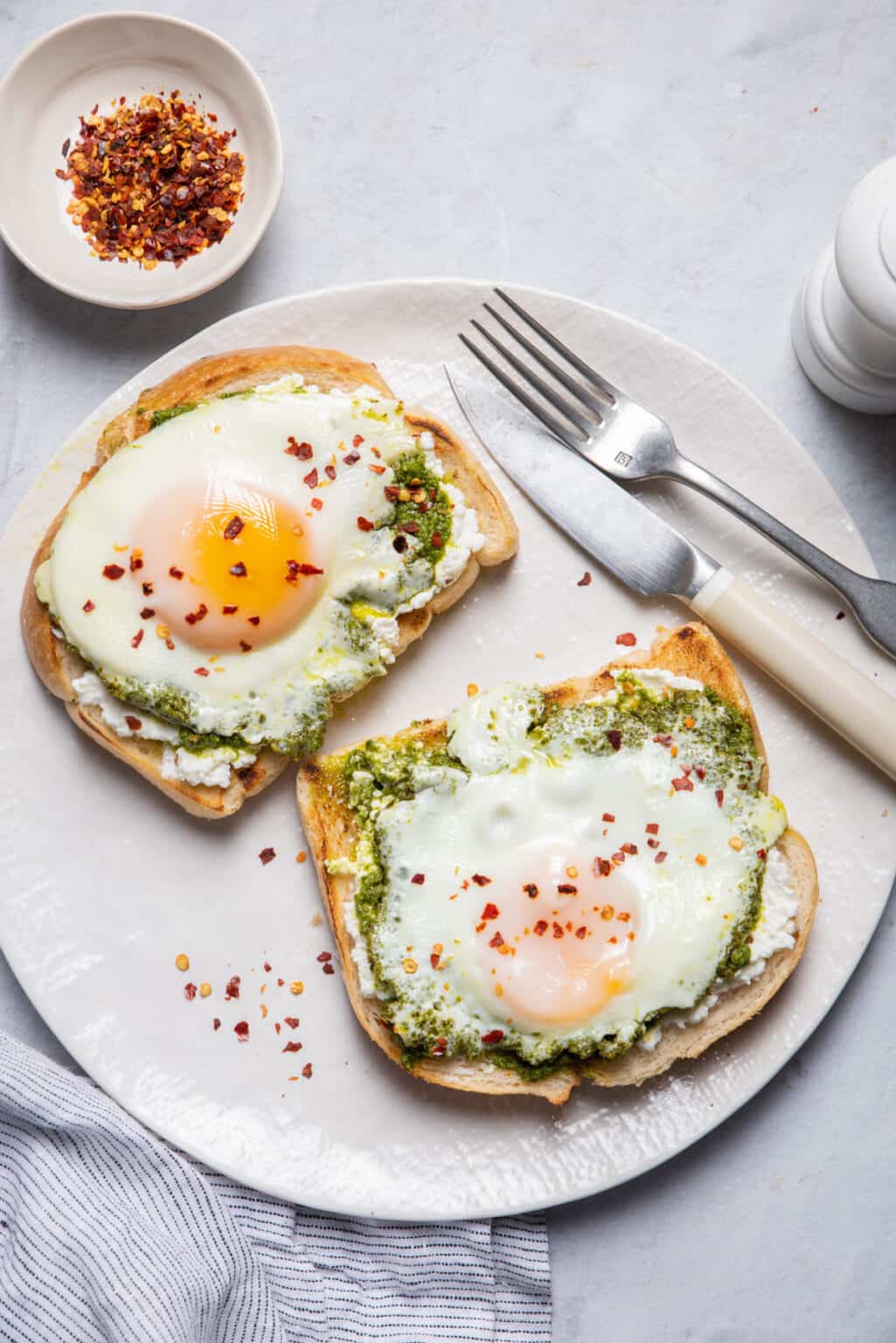 Pesto Eggs | Viral TikTok Recipe | FeelGoodFoodie