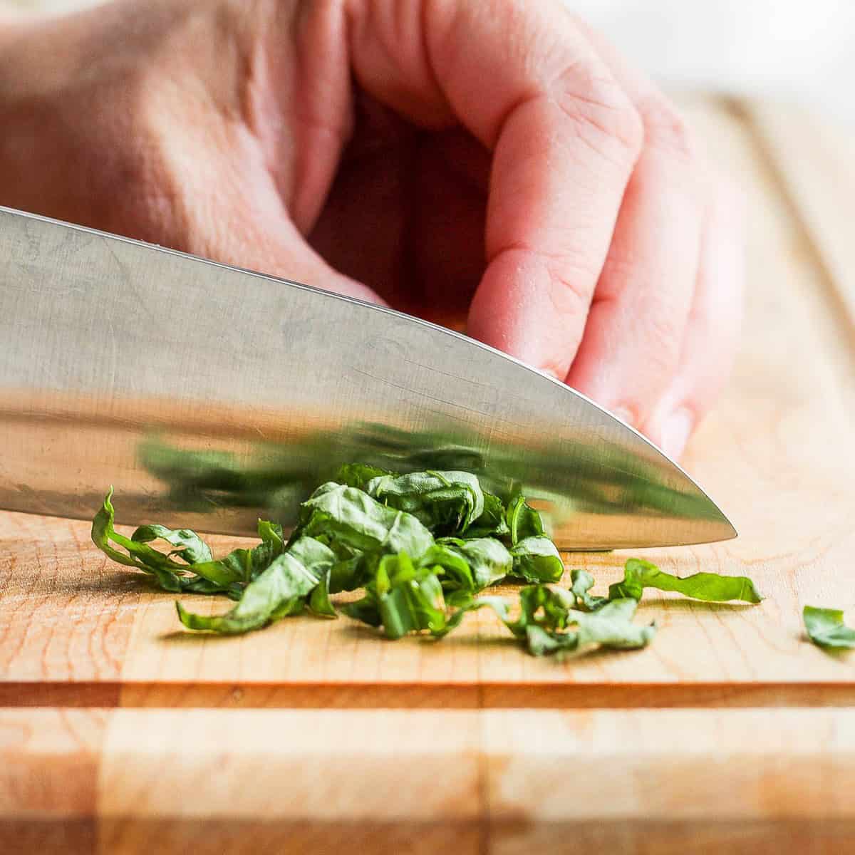 Knife slicing at the beginning of the roll.