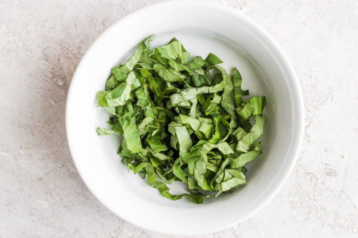 How to Cut Basil.