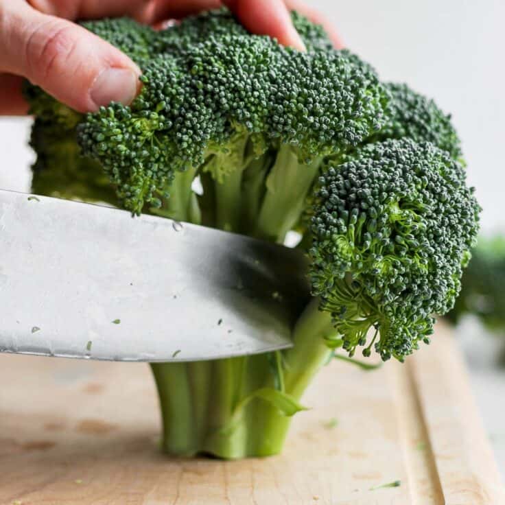 How to Cut Broccoli [Step-by-Step Tutorial}