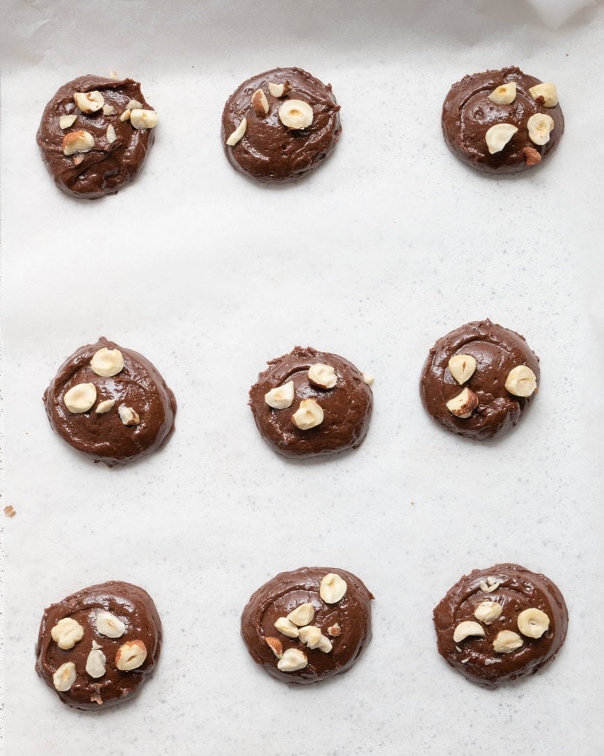 Baking sheet with cookie dough balls before baking.