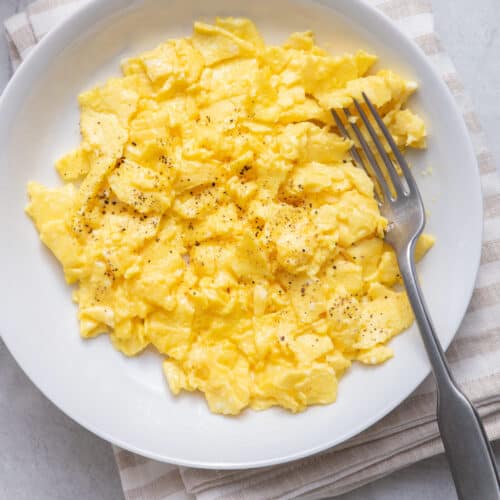 How to Make Scrambled Eggs - Damn Delicious