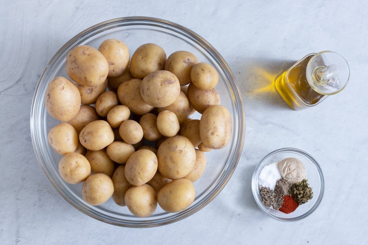 Ingredients for recipe: baby potatoes, oil, and seasonings.