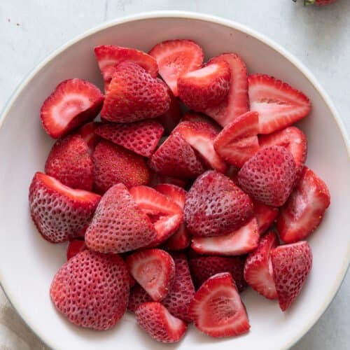 https://feelgoodfoodie.net/wp-content/uploads/2022/06/How-to-Freeze-Strawberries-12-500x500.jpg