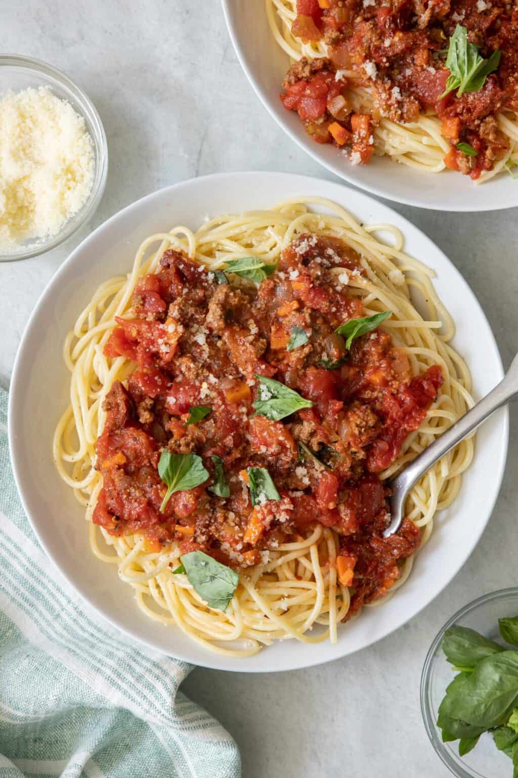 Homemade Spaghetti Sauce {Chunky, With Veggies & Beef} - Feel Good Foodie