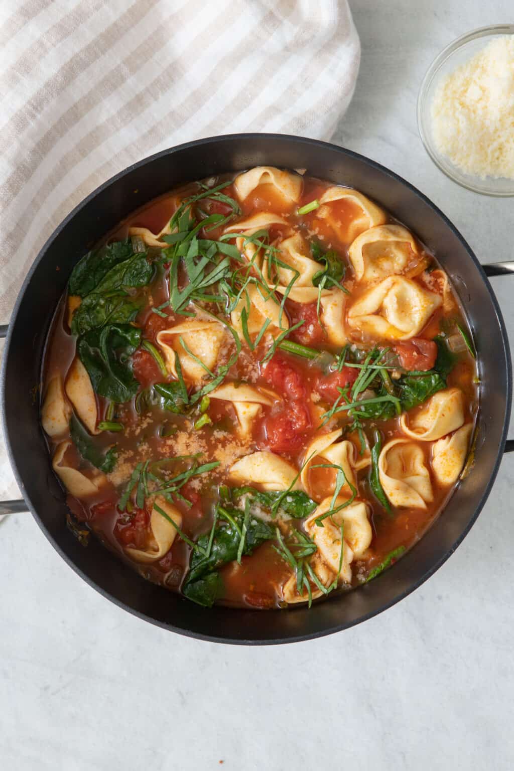 Spinach Tortellini Soup {With Basil & Tomatoes} Feel Good Foodie