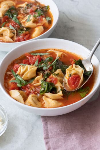 Spinach Tortellini Soup {With Basil & Tomatoes} - Feel Good Foodie