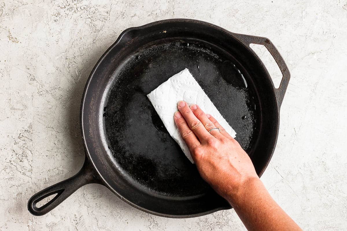 Cast Iron Skillet Steak {Juicy Easy Recipe} - FeelGoodFoodie