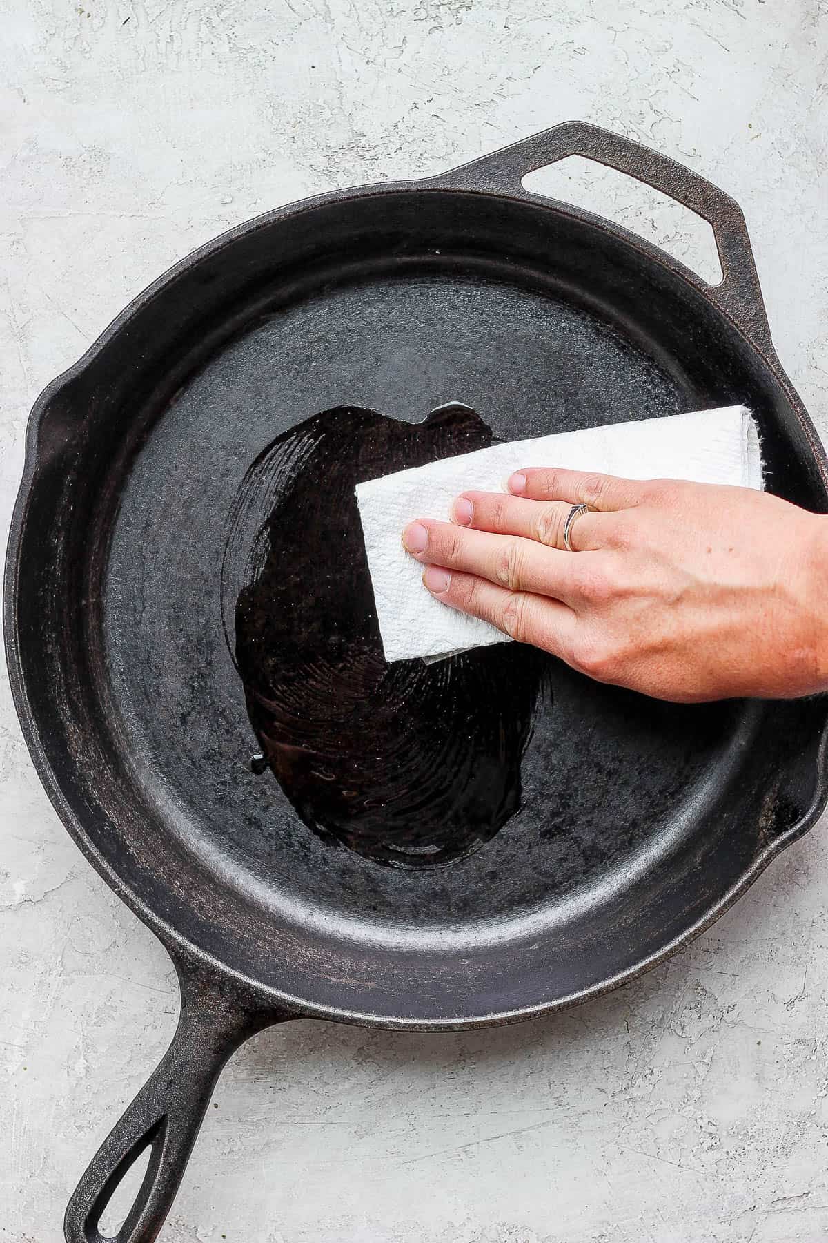 https://feelgoodfoodie.net/wp-content/uploads/2022/10/Cast-Iron-Skillet-Guide-07.jpg