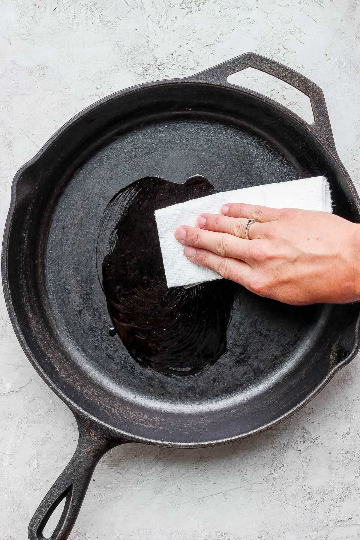 Cooking with Cast Iron {Complete Guide} - FeelGoodFoodie