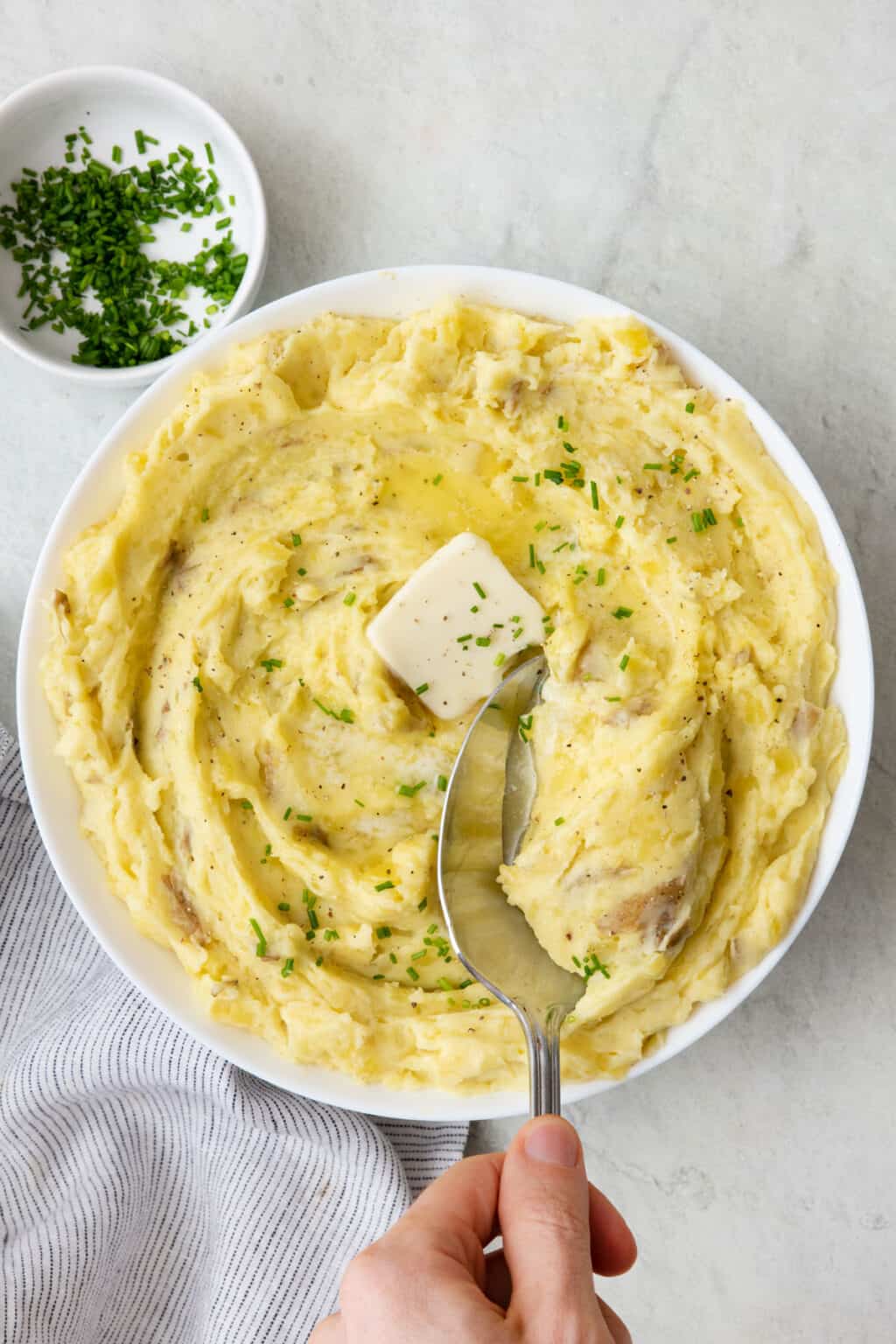 Roasted Garlic Mashed Potatoes {With TWO Heads Of Garlic} - FeelGoodFoodie
