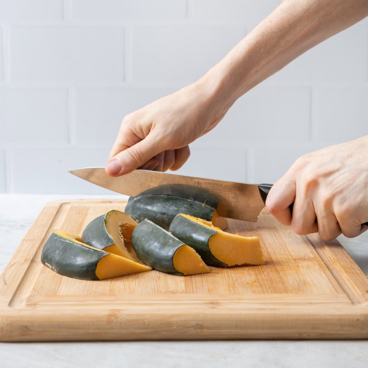 Squash cavity side down, finishing to slice along ridges with almost all of them cut.