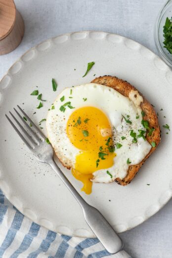 How To Fry An Egg 4 Ways Feel Good Foodie 9523